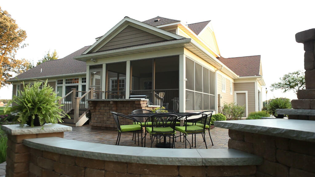 Outdoor Dining Area by Sequoia Landscape