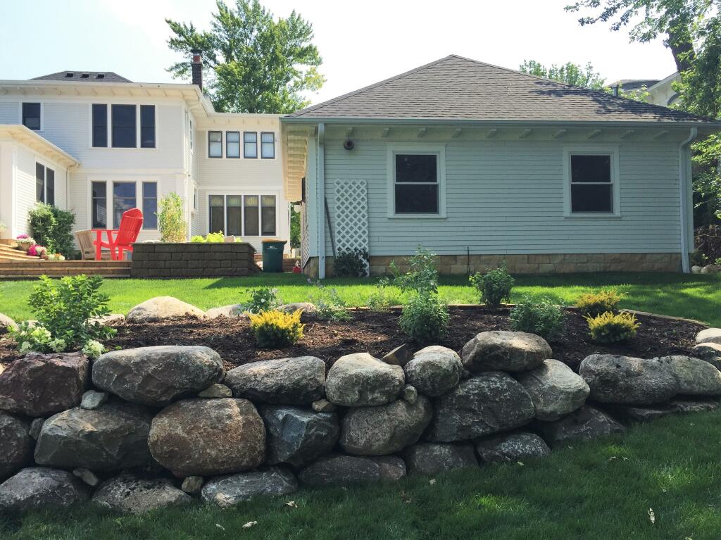 Boulder Wall by Sequoia Landscape