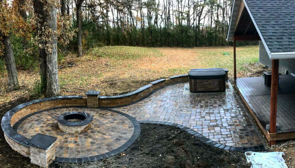 Patio and Seatwalls by Sequoia Landscape